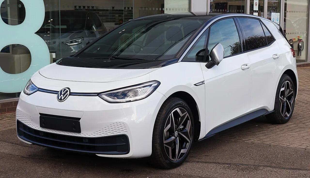 Volkswagen ID.3, bela barva, pogled od spredaj